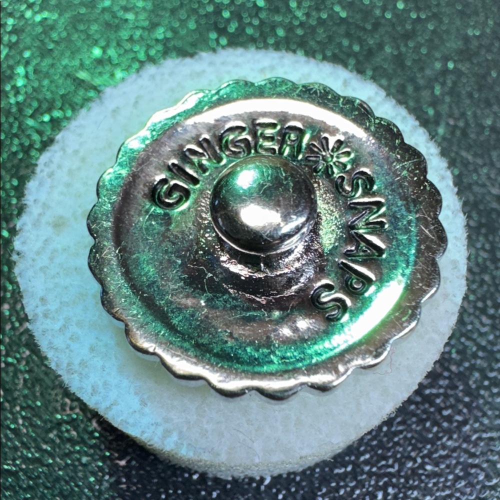 Ginger Snaps 20mm “Z” Black enamel with white rhinestones. - Picture 3 of 3